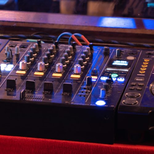 mixes-on-cd-players-or-track-at-nightclub-during-p-2024-10-22-10-00-30-utc-scaled-r445z40qwcifzqb8647bprisn7jmendn7bvpvae26g