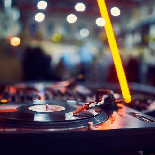 turntable-vinyl-record-at-night-club-blured-back-2025-03-18-13-48-55-utc-scaled-r445v1dxa6xpok87yctiwsivz3md1v7in63z04fh54